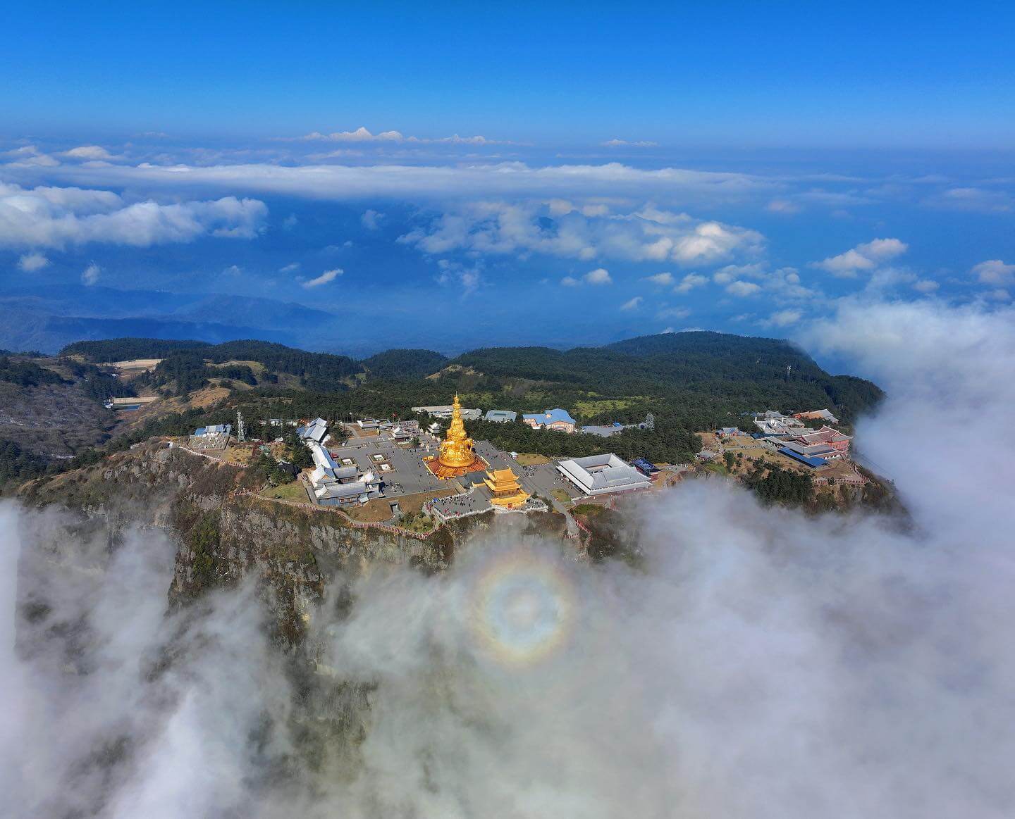 Tour Du Lịch Thành Đô - Nga Mi Sơn - Lạc Sơn Đại Phật - Cửu Trại Câu 6N5Đ Bay Thẳng VNA Giá Từ 18.590.000đ